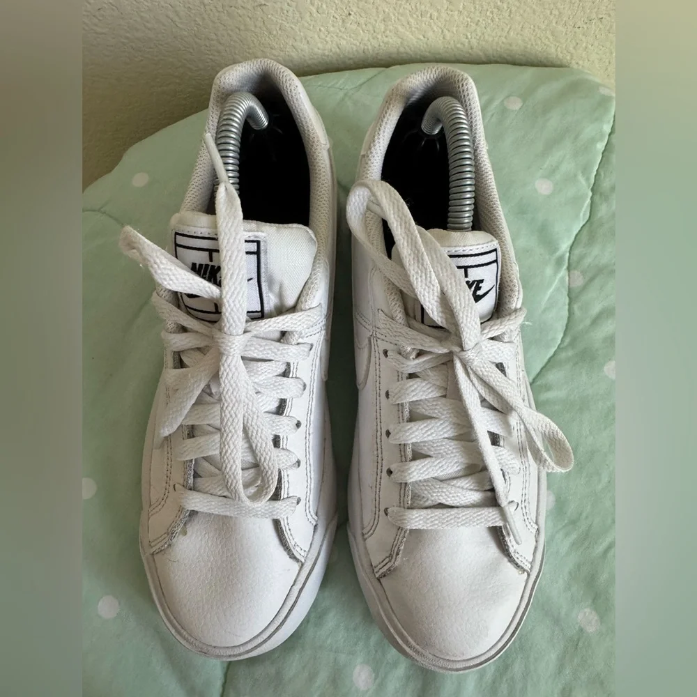 Nike Court Royale AC AO2810-102 White Sneakers Womens size 5.5